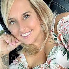 Cindy Hudak's Instagram, Twitter & Facebook