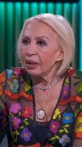 No me pude concentrar en Laura mirando la pantalla de Jimena casi se le cae  la oreja bendito 😵‍💫