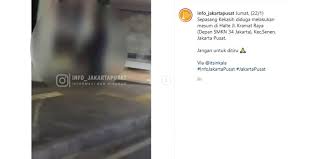Dari video yang direkam pengendara motor di sekitar lokasi halte, polisi. Polisi Periksa Kejiwaan Perempuan Yang Berbuat Mesum Di Halte Senen Halaman All Kompas Com