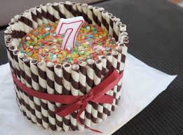 Kue tart ulang tahun yang satu ini meskipun sederhana namun begitu cantik dan manis. 6 Resep Cara Membuat Kue Ulang Tahun Sendiri Di Rumah