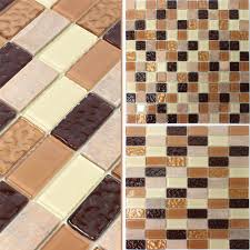 Sollte ihnen aufgefallen sein, dass die fliesen in einem ihrer räume zeichen des alterns zeigen, oder teilweise auch kaputt sind, gibt es mehrere möglichkeiten. Naturstein Glas Mosaikfliesen Karaman Selbstklebend Braun Beige