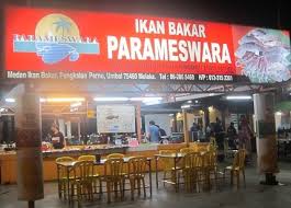 1 katil queen (air cond & kipas siling) bilik 3 : Medan Ikan Bakar Homestay Kesidang Di Melaka