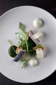 L Art De Dresser Et Presenter Une Assiette Comme Un Chef De La Gastronomie Art Et Cuisine Design Culinaire Cuisine Gastronomique