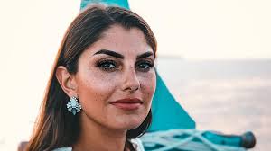 November 1993 in hannover geboren. Das Denkt Yeliz Schwester Uber Ihren Einzug Ins Sommerhaus Promiflash De