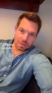 Jon Sadler's Instagram, Twitter & Facebook