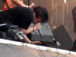 Lillasyster, bandet som spelar tung metal, är kanske det mest oväntade namnet i melodifestivalen 2021. Martin Westerstrand Wikipedia