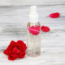 Comment Faire Son Eau De Rose Pour Le Visage Eau De Rose Produits De Beaute Faits Maison Produits De Beaute