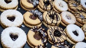 I biscotti occhio di bue sono dei deliziosi dolcetti di pasta frolla con un morbido ripieno di marmellata, ideali per una merenda sfiziosa. Occhi Di Bue Ricetta Facile Biscotti Fatti In Casa Youtube