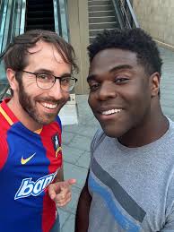 Flashback! President Joe Biden, holding an AFC Richmond jersey, and First  Lady Jill Biden greet the cast of Ted Lasso in the Oval Office
