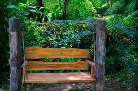Hi.eine gartenbank mit schönen design.mit dachlatten aus dem baumarkt für ca. Schaukelbank Selber Bauen Die Besten Ideen Fur Den Eigenbau