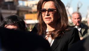 Μου έριξε στα αυτιά», είπε η ντόρα μπακογιάννη… μα εσύ είσαι κόρη του μητσοτάκη που έφτυσε την ν.δ και μετά γύρισε και έγλυψε, , , ενώ ο κώστας είναι βλέπεις γιός του παύλου μπακογιάννη. Ntora Mpakogiannh News Gr