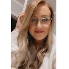 Kara Collins's Instagram, Twitter & Facebook