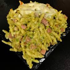 Si usa nei dolci ma scopriremo insieme le pennette con salsa al pistacchio e speck. Al Ta Cucina Trofie Al Forno Con Crema Di Pistacchi Mortadella E Provola Facebook