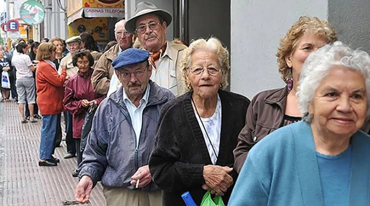 Dos años con el bono de los jubilados congelado: el robo de Milei a quienes  trabajaron toda su vida