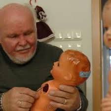 Puppendoktor Günter Geier hält Sprechstunde in Gera