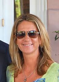 Elaine Hearn's Instagram, Twitter & Facebook