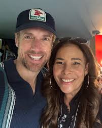 make this season....💥💥💥💥💥 . . . #actress #host #voiceovertalent  #bilingual #singer #commercials #narration #animation #dubbing #adr  @thetrendtalkshow @academia_de_la_voz_ @tgmdtalent @parkartistsgroup  @cornerstonetal