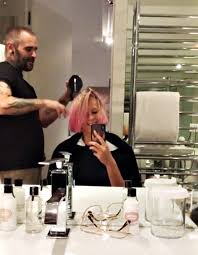 Tutti pazzi per i suoi capelli. Federica Pellegrini L Ha Fatto Di Nuovo Torna Ai Capelli Rosa Gossip It