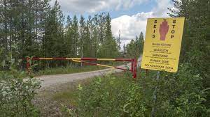 Confine tra la finlandia e la russia (it); People Smuggler Built Fake Russia Finland Border Posts Bbc News