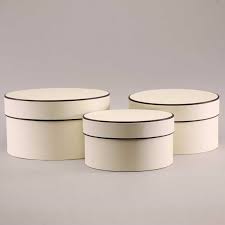 Hat Boxes Cream Black Round Set Of 3 Large Wholesale Dutch Flowers Uk In 2020 Hat Boxes Cream Hats Florist Supplies