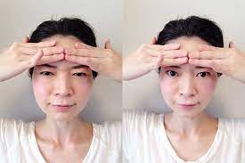 シワ たるみ 眉の形など 目元のお悩みは 顔に筋肉 に原因があるかもしれません そこで今回は まぶたの筋肉を鍛えるのに最適な 顔ヨガ をご紹介 顔ヨガ 美容 眉 形