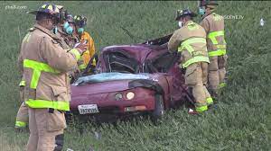 Man Dies After Car Crashes Into Pole Near I-805 In Kearny Mesa Cbs8com