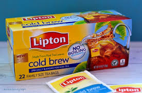Add 2 cups of water to a pot or pan on the stovetop. How To Make Iced Tea With Lipton Tea Bags