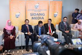 Suruhanjaya pilihan raya akan mempamerkan permohonan pendaftaran pemilih baharu dan permohonan pertukaran bahagian pilihan raya rang daftar pemilih tambahan (rdpt) st3/2020 di 914 lokasi di seluruh negara. Portal Rasmi Parlimen Malaysia
