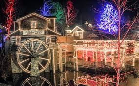Dollywood Sm Christmas Fest 2021 Dollywood S Smoky Mountain Christmas Pigeon Forge Tn