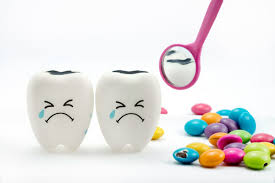 Cara mengobati sakit gigi yang ampuh dan alami pertama adalah menggunakan kompres es. 7 Cara Mengobati Sakit Gigi Pada Anak