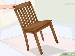 Mais commençons par décaper le bois … pourquoi décaper un meuble en bois ? Comment Peindre Une Vieille Chaise En Bois 15 Etapes