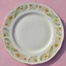 This is a small antique silver plate relish fork made by community plate in 1914. Duchess Greensleeves Vintage China 24cm Dinner Plates