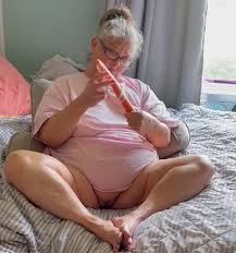 BBW Granny post public flash