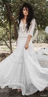 Nous savons déjà que les célébrités définissent les tendances en partageant publiquement leurs décisions de mariage. Des Idees Pour Des Robes De Mariage Qui Changent
