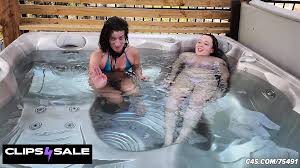 Extreme underwater dunking sex scene - hot girl