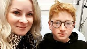 Nasa's perseverance rover deploys a supersonic parachute from its aeroshell as it slows down before landing, in this artist's illustration. Mwleeeplonefzm