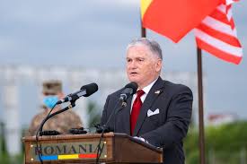 Ambasadorul adrian zuckerman este un avocat renumit în new york şi, înainte de numire, era partener în domeniul dreptului imobiliar la firma internaţională de avocatură seyfarth shaw llp. Avertismentul Ambasadorului Adrian Zuckerman AmeninÈ›Äƒrile Evenimentul Zilei