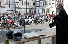 Motorrad-Gottesdienst am Hellweg-Center : Evangelische Kirchengemeinde Unna