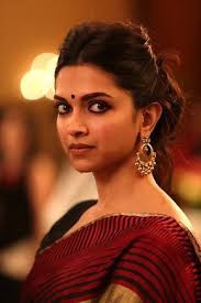 Deepika Padukone As Piku In A Saree Piku Movie Deepika Padukone Hair Deepika Padukone Style Saree Hairstyles
