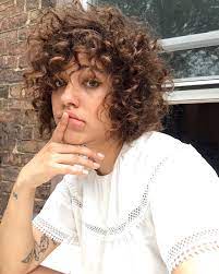 Kinky 4a kinky (soft) hair tends to be very wiry and fragile, tightly coiled and can feature curly patterning. Short Curly Hairstyle Inspiration For Every Type Of Curl Pattern