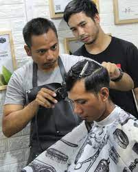 @mouniiir adalah seorang hairstylist profesional,bahkan. Kursus Potong Rambut Jogja Pademmui Garansi Seumur Hidup Sampai