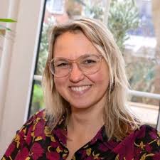 Met veel enthousiasme en trots wil ik aankondigen dat ik vanaf januari aan  de slag ga als coördinator voor Buurtgezinnen in de gemeenten Bloemendaal  en Heemstede. Het is een eer om deel