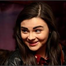 Cara Ward's Instagram, Twitter & Facebook