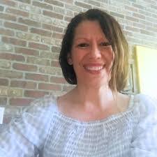 Elizabeth Ives's Instagram, Twitter & Facebook