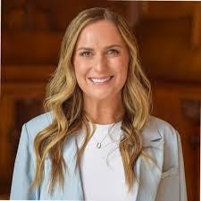 Sarah Maxson's Instagram, Twitter & Facebook