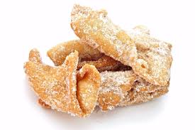 From sugary custards and crumbly cookies to chocolate filled pastries. Top 13 Spanish Christmas Sweets Ruralidays