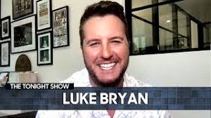 Luke Bryan Keeps Forgetting the Words to His Songs