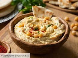 Cyril Lignac Nous Fait Voyager Avec Une Delicieuse Recette Orientale Incontournable Des Mezzes Libanais Le Houmous Est Un Plat Typi In 2020 Hummus Recipe Hummus Food