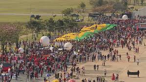 O #24j acontece em mais de 426 cidades, de norte a sul do país, sendo muito maior que suas capitais. Manifestacao Contra Bolsonaro Fecha Eixo Monumental Em Brasilia Distrito Federal G1