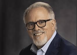 Alex Negrete's Instagram, Twitter & Facebook